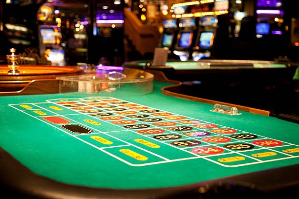 Detailed game result view in lancar Data Keluaran showing cards dealt, bet amount, and payout calculation