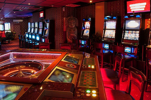 Relax Gaming live blackjack studio on lancar mobile app showing dealer and multi-angle camera feeds